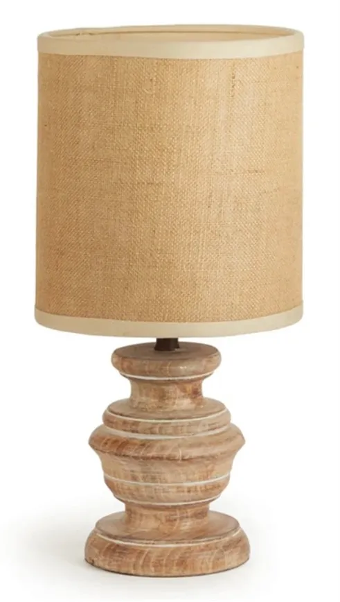 Choose natural element such as coral stone, wood or coral bases.